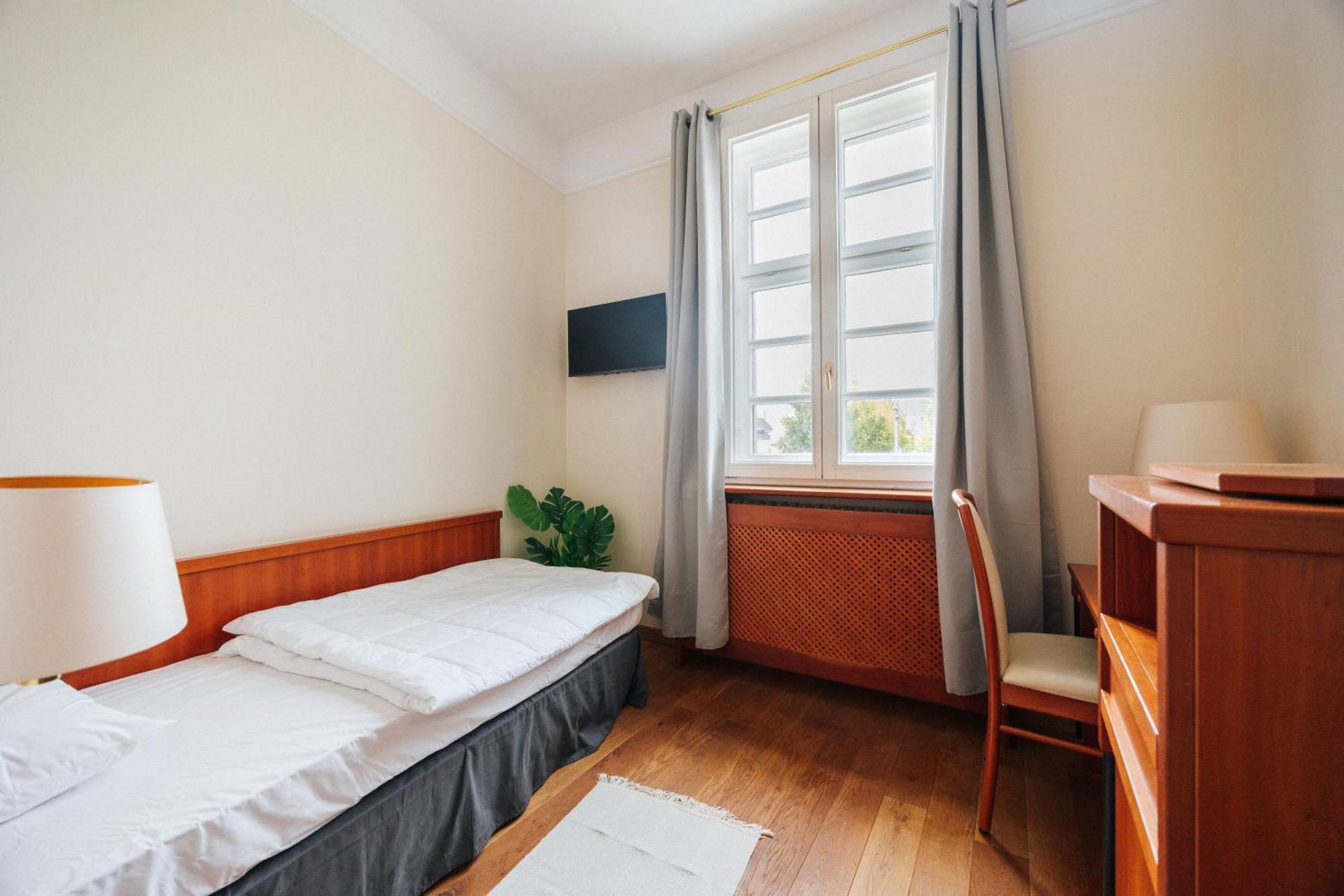 Celine Hotel Шветцинген Экстерьер фото
